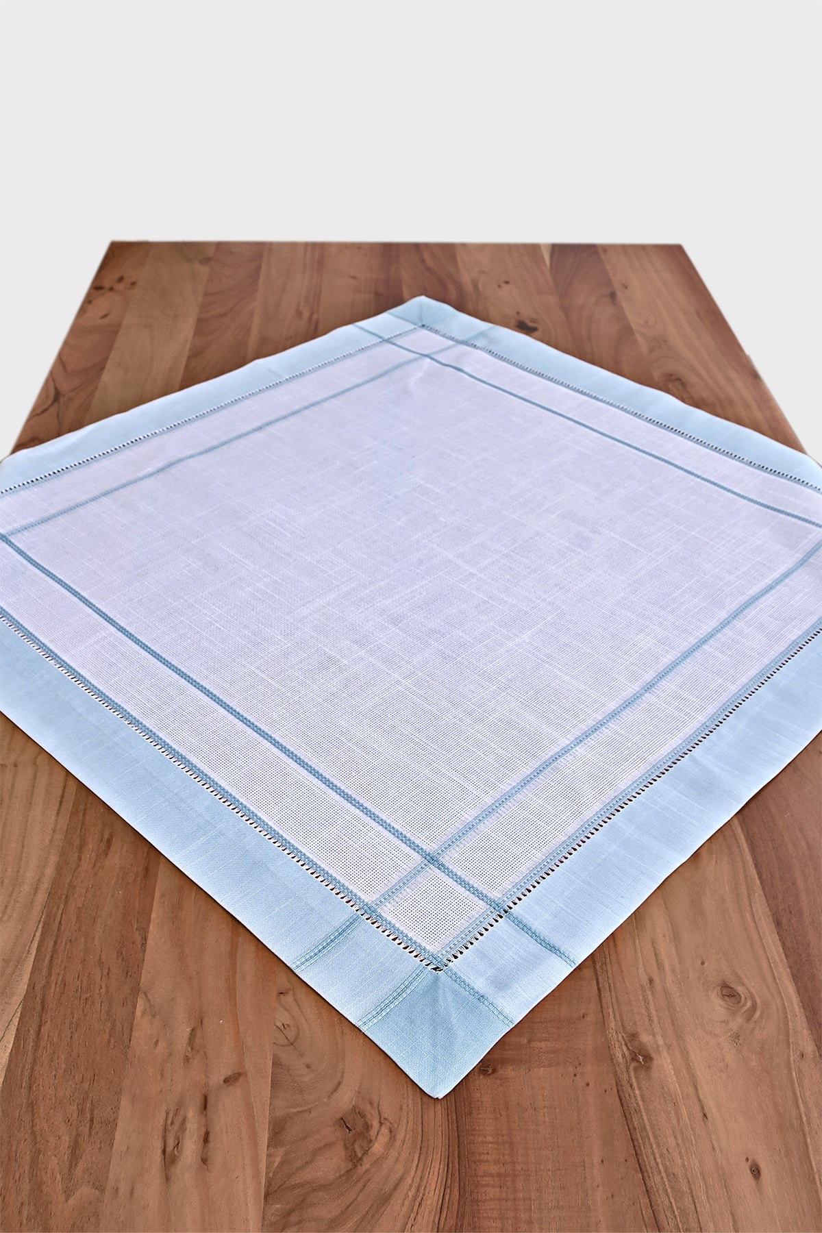 Bahar asztalterítő, fehér-mohazöld  85 x 85 cm