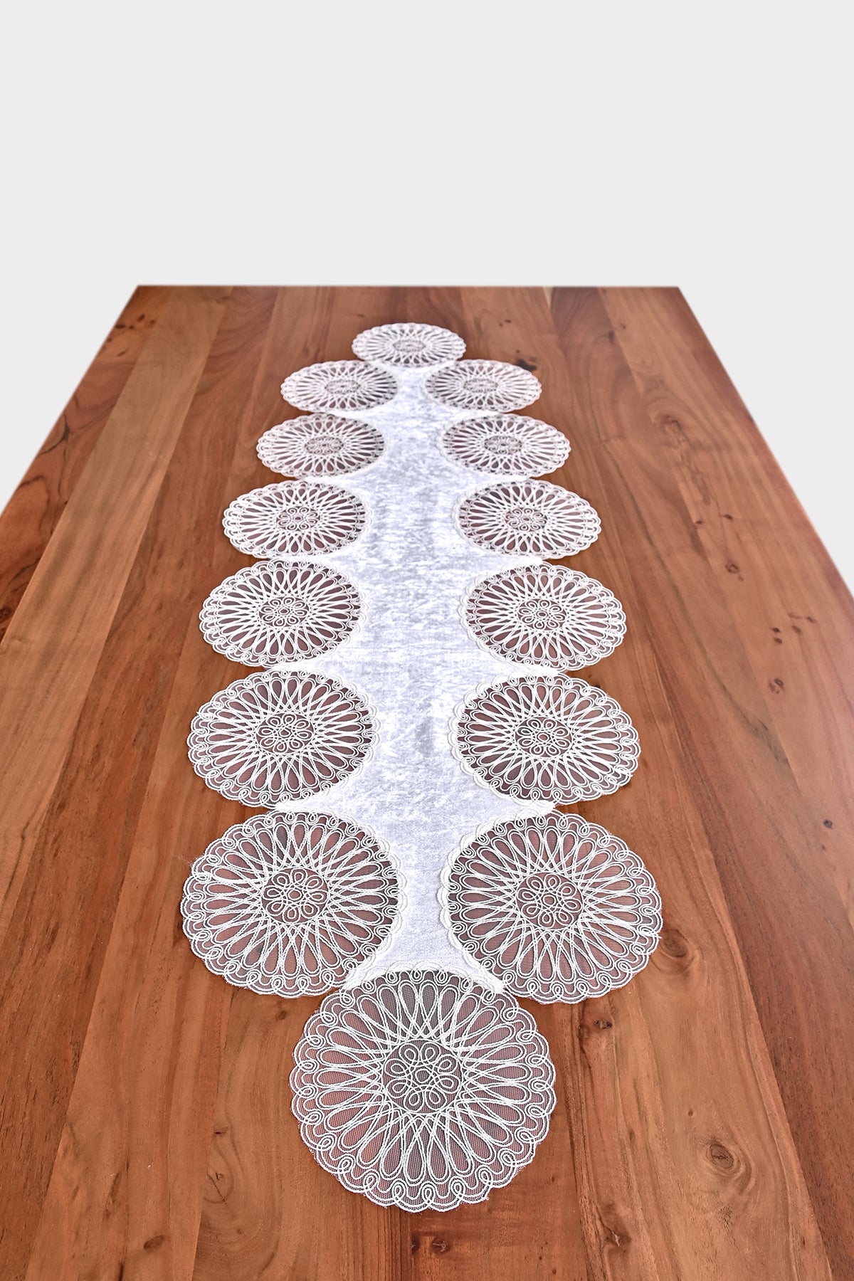 El Vino bársony asztali futó fehér színű, fehér csipkével 40x105 cm