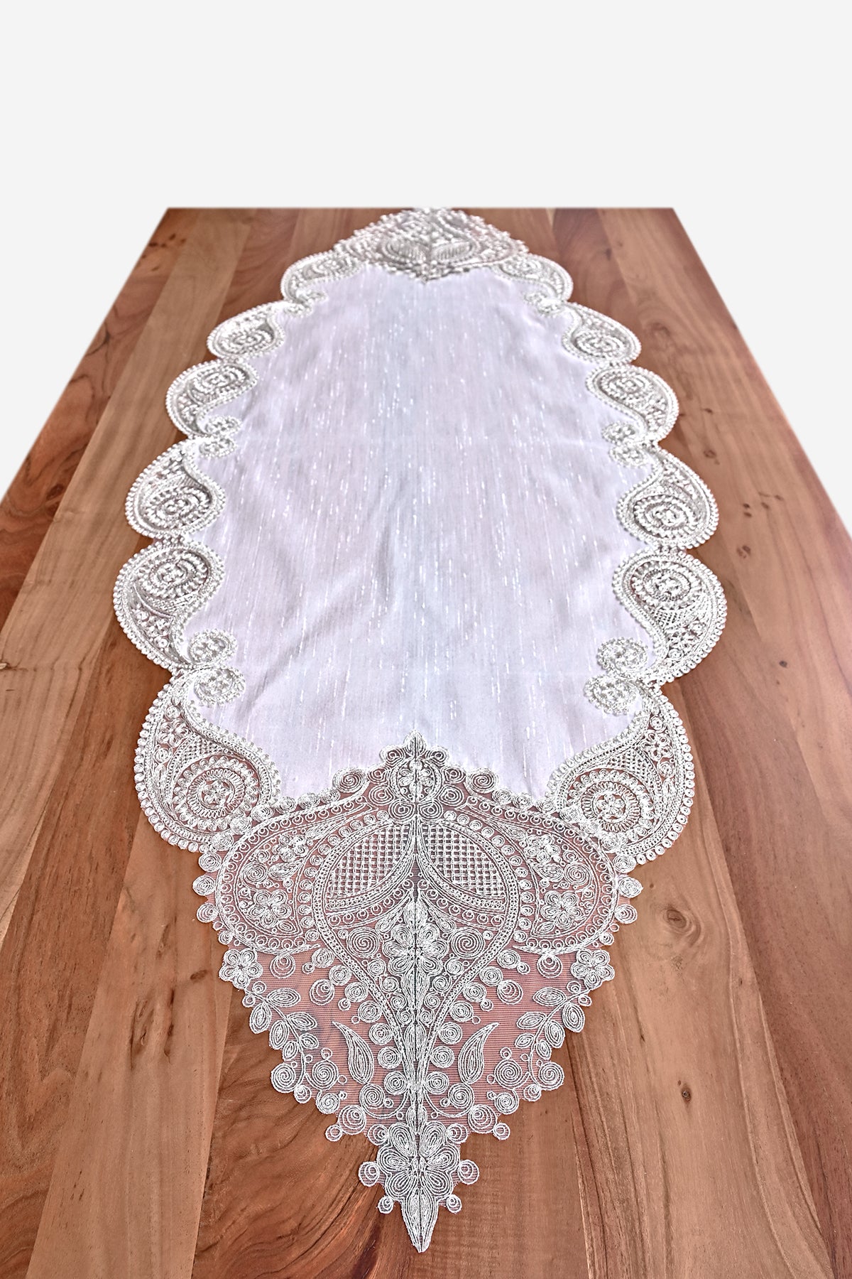 Salkim Lüx asztali futó tört fehér selyem, arany csipkével 55 x 160 cm