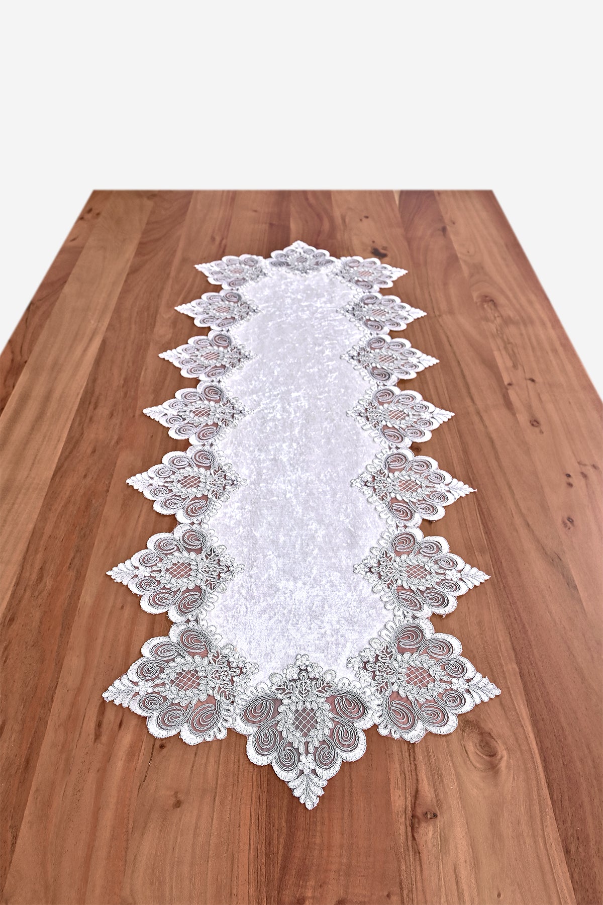 Valentino bársony asztali futó fehér színű, ezüst csipkével 40x100 cm