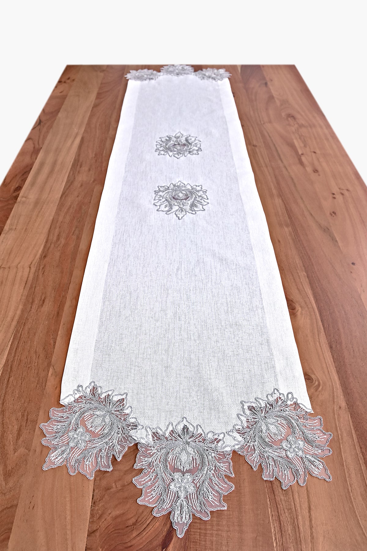 Taj Mahal Eko asztali futó tört fehér vászon ezüst csipkével 40x155 cm