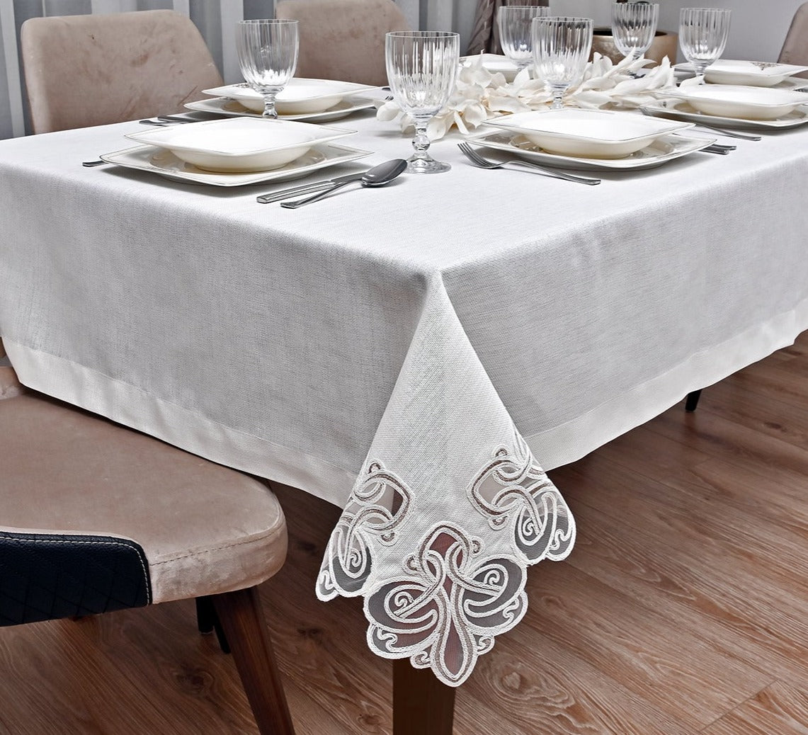 Viento Eko asztalterítő tört fehér vászon, szemcsés, arany csipkével 160 x 220 cm