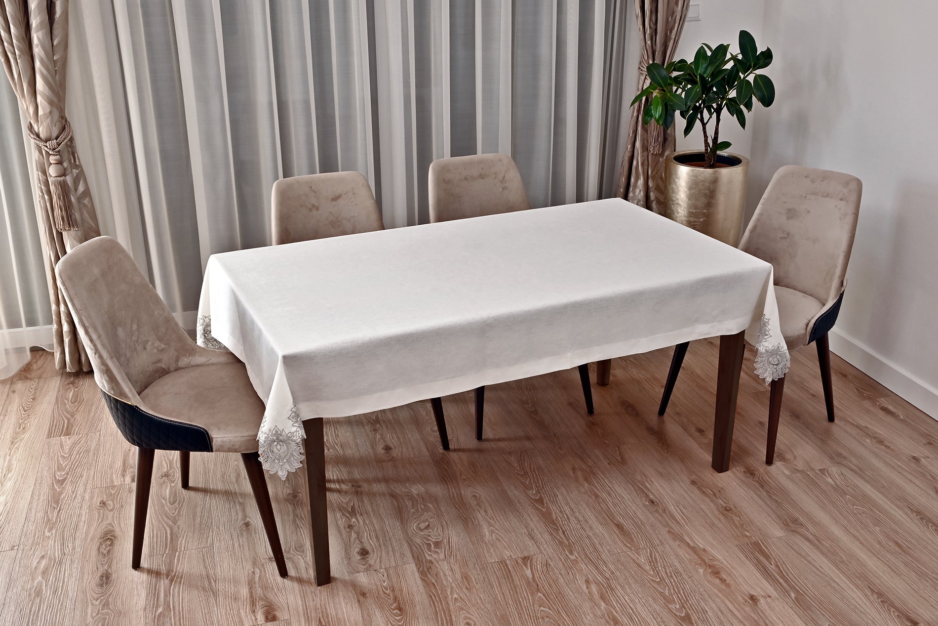 Taj Mahal Eko asztaliterítő,  szürke vászon, szemcsés, ezüst csipkével 160x220