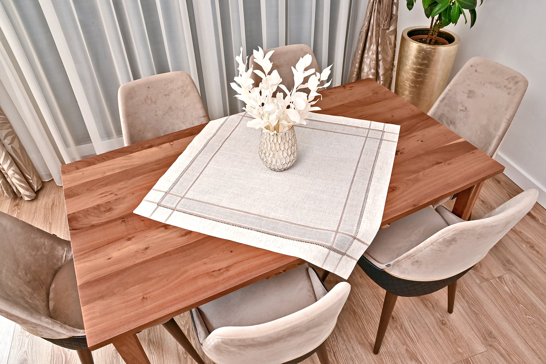 Bahar asztalterítő, fehér-mohazöld  85 x 85 cm