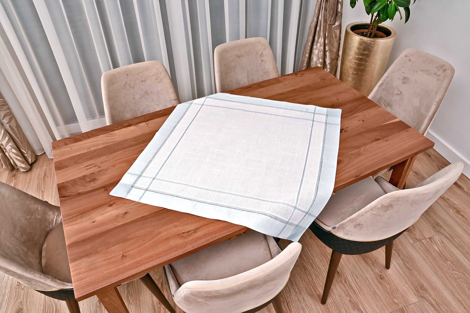 Bahar asztalterítő, fehér-mohazöld  85 x 85 cm