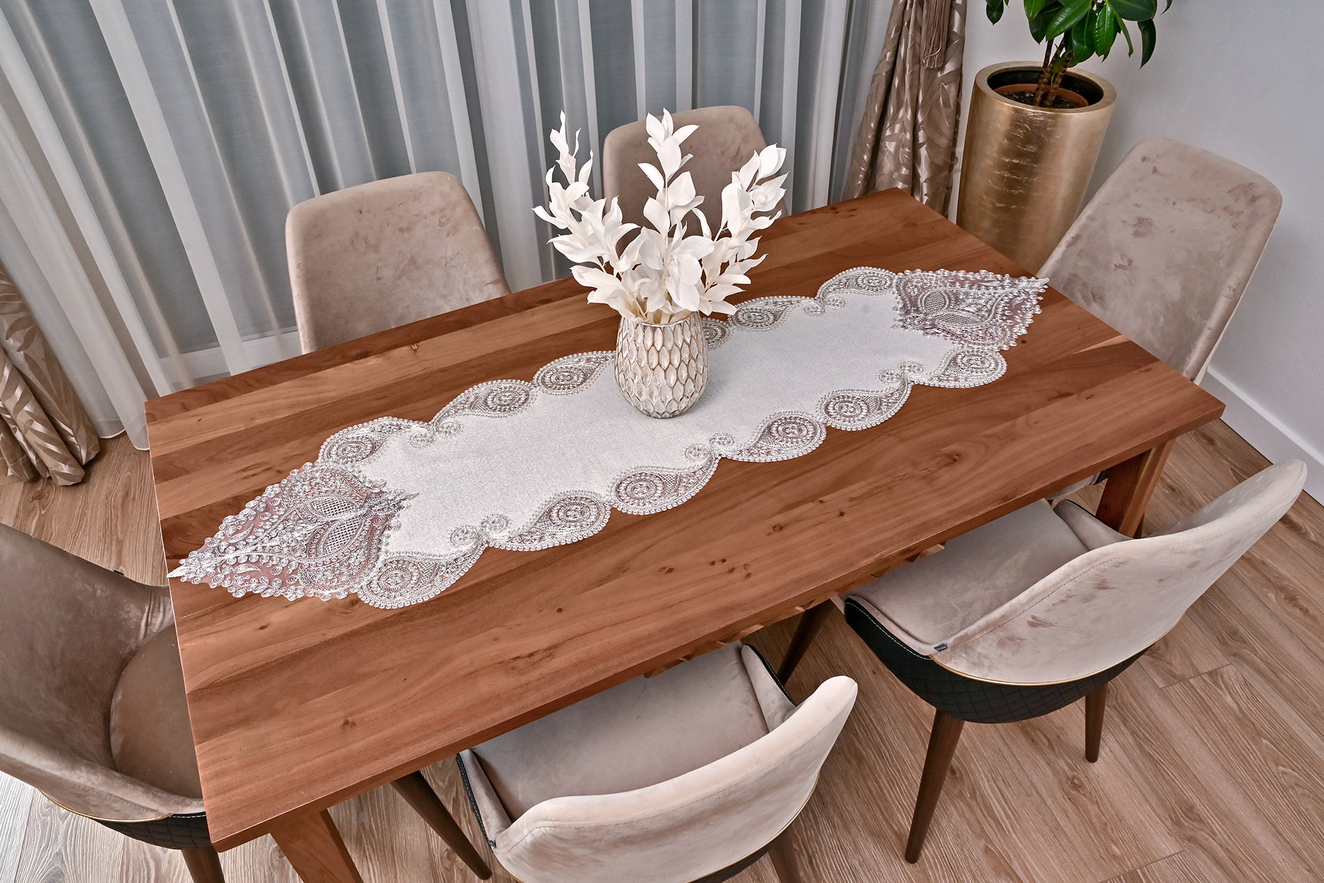 Salkim Lüx asztali futó bézs, arany szemcsés vászon, arany csipkével 40x155 cm