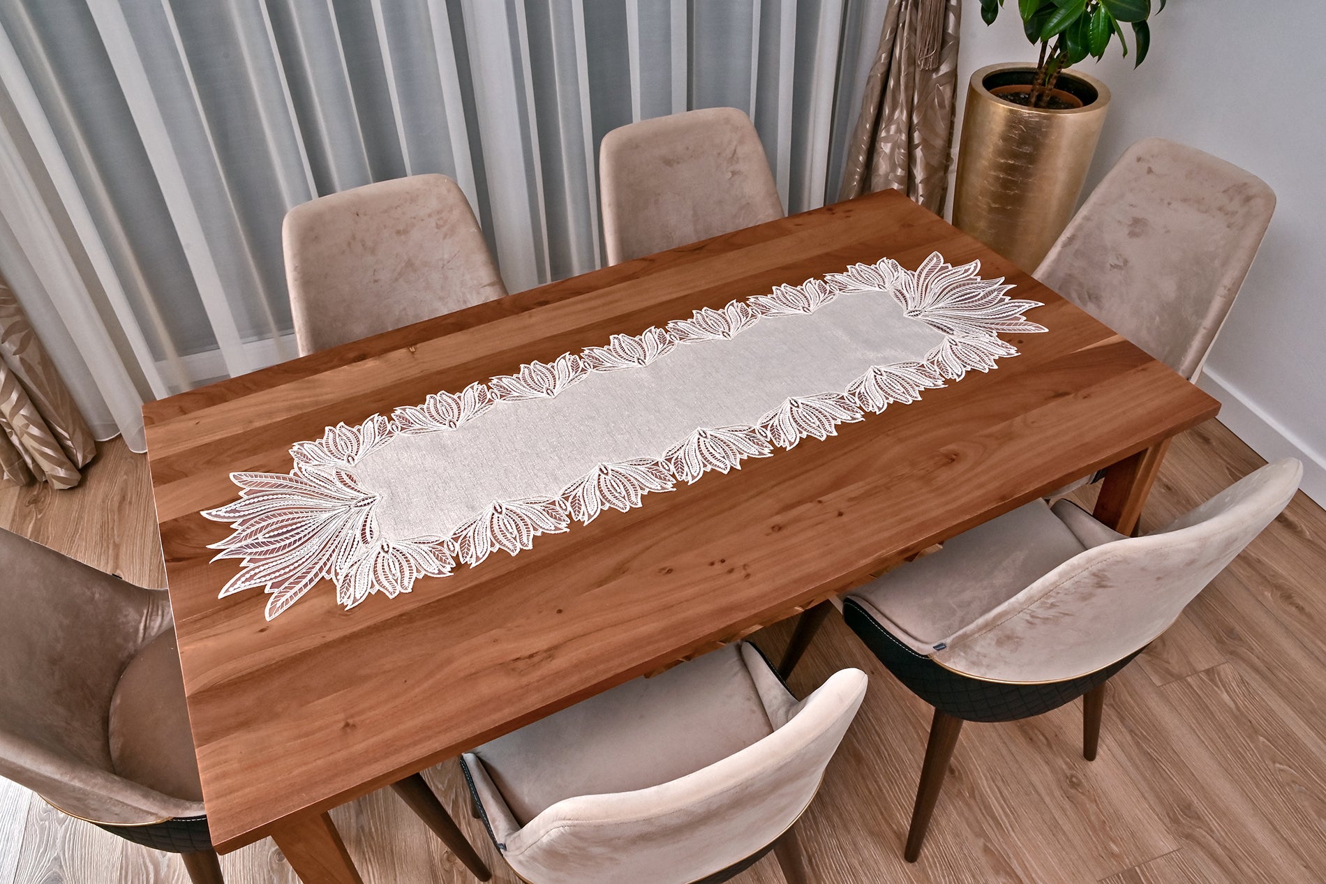 Kaktusz Eko asztali futó bézs szemcsés arany csipkével 40x155 cm