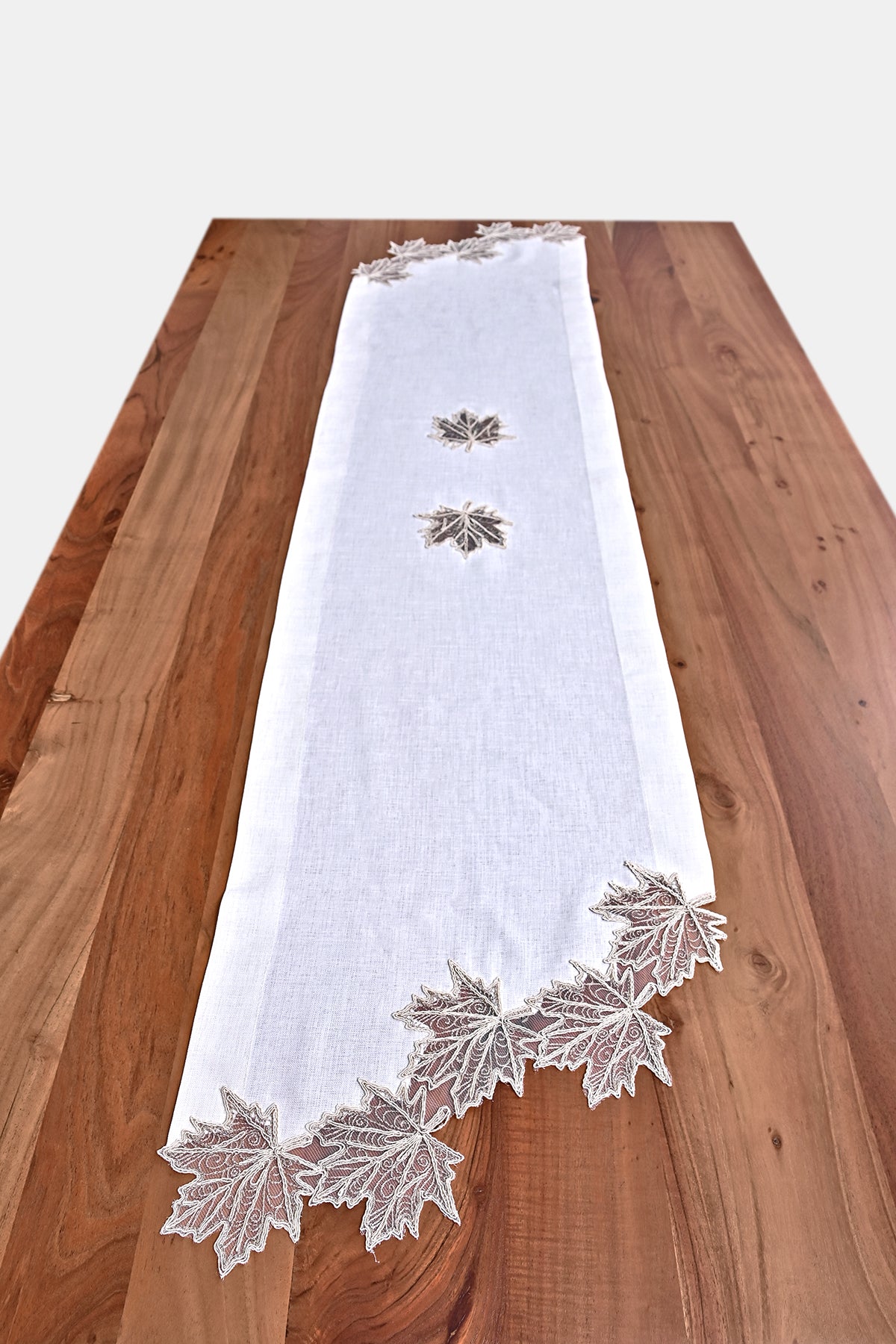 Cinar Eko asztali futó, tört fehér vászon, arany csipkével 40x155 cm