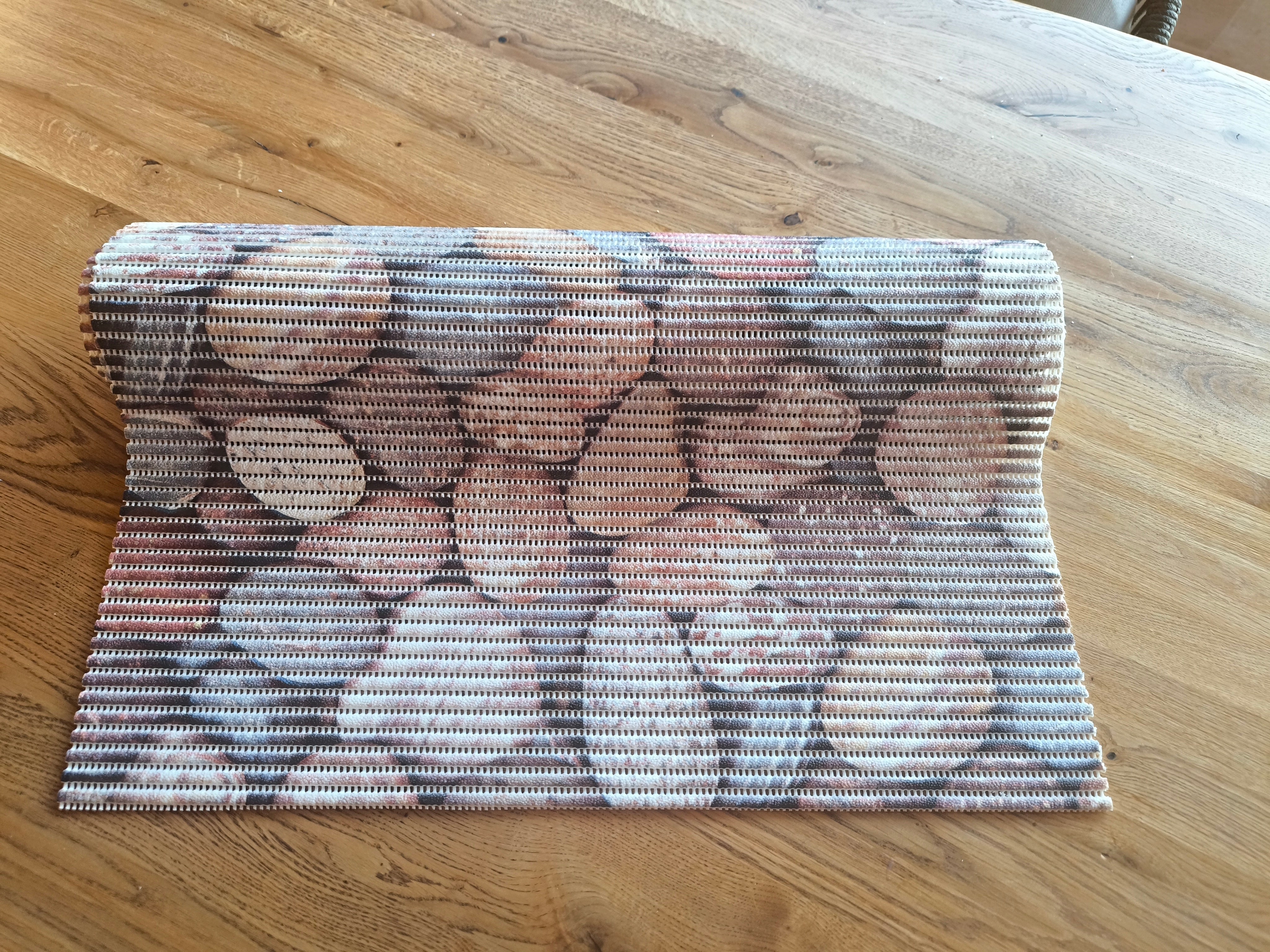 Fürdőszobai habosított pvc szőnyeg, színes kavics mintás, 65 cm széles