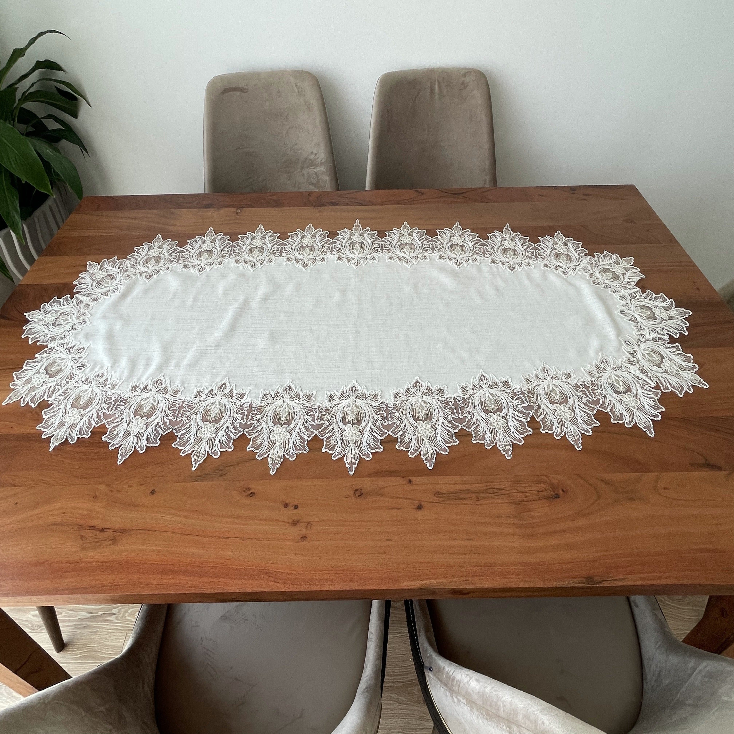 Taj Mahal Lüx asztali futó tört fehér vászon, arany csipkével 40 x 155 cm