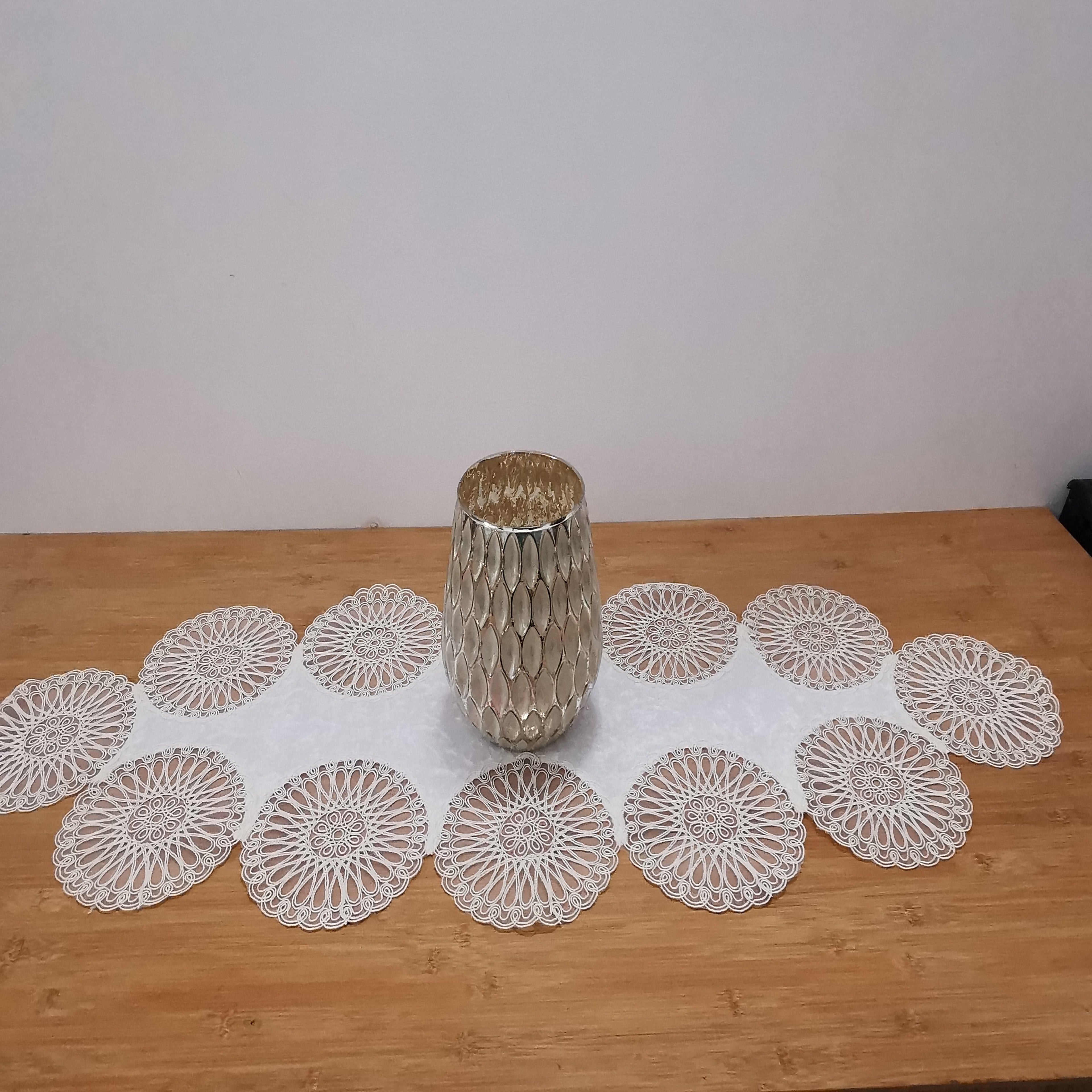 El Vino bársony asztali futó fehér színű, fehér csipkével 40x105 cm